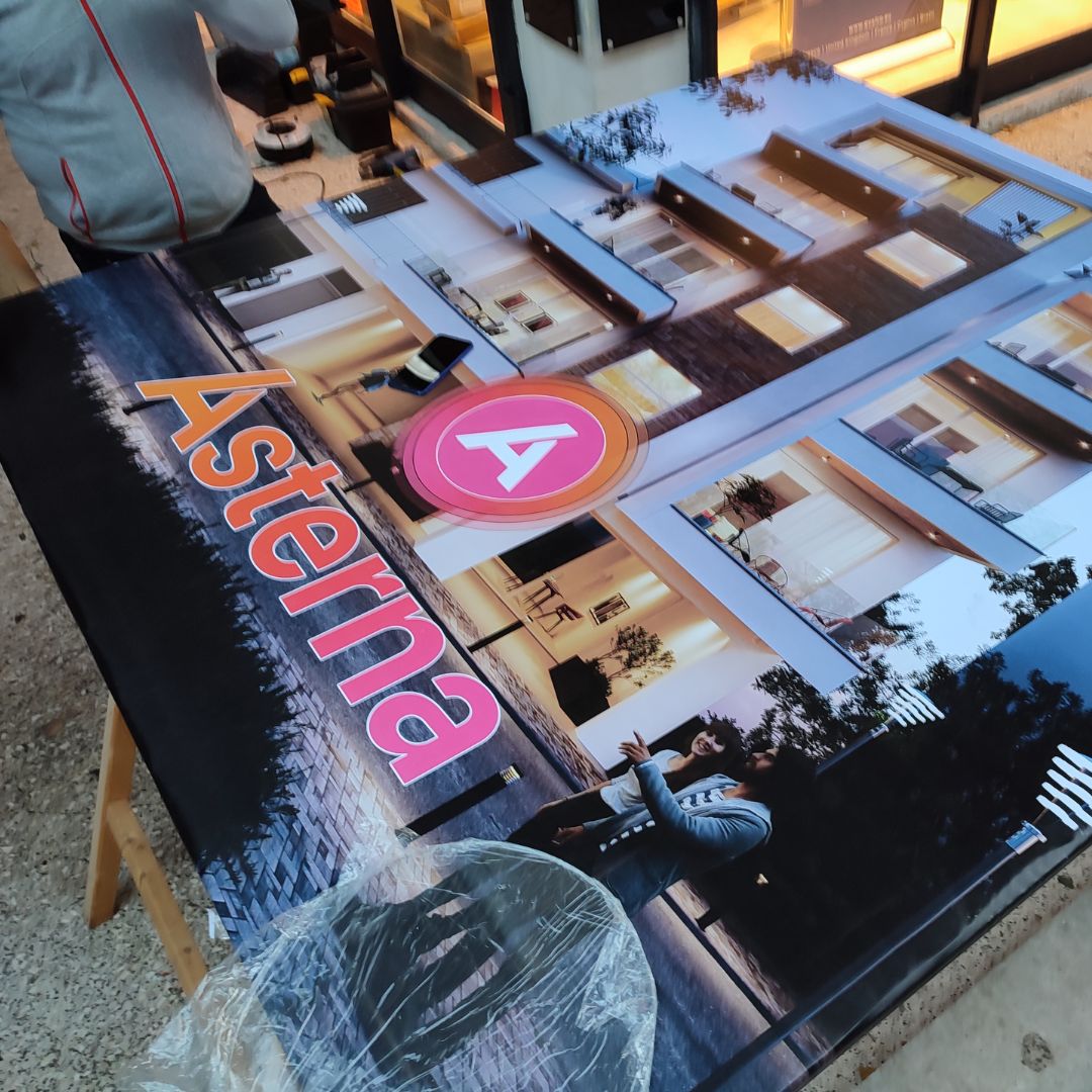 epigrafi-telaro-mousama-asterna-pvc-uv-siderenio-kataskeyi