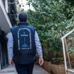 γιλεκο αμανικο μαυρο φουσκωτο εκτυπωση φωτογραφια 3