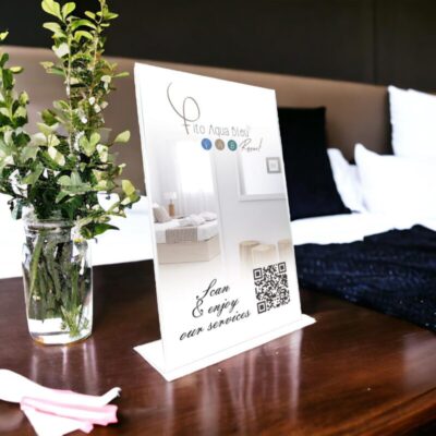plexiglass-epitrapezio-stand-hotel-2-qr-info