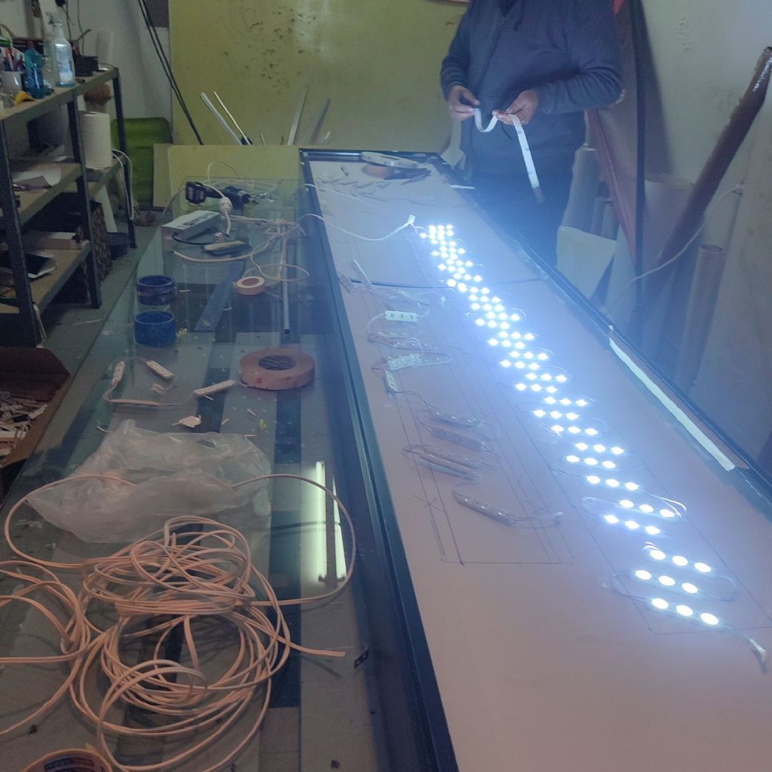 anaglyfi-fvteini-epigrafi-real-estae-esoteriko-led