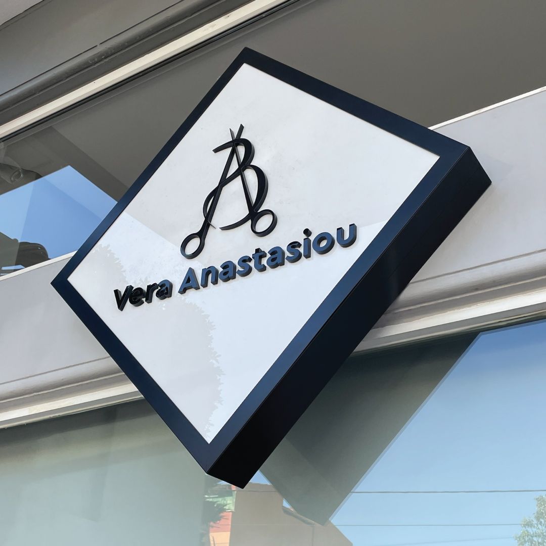φωτεινη-επιγραφη-αναγλυφα-γραμματα-plexiglass-led-anastasiou2