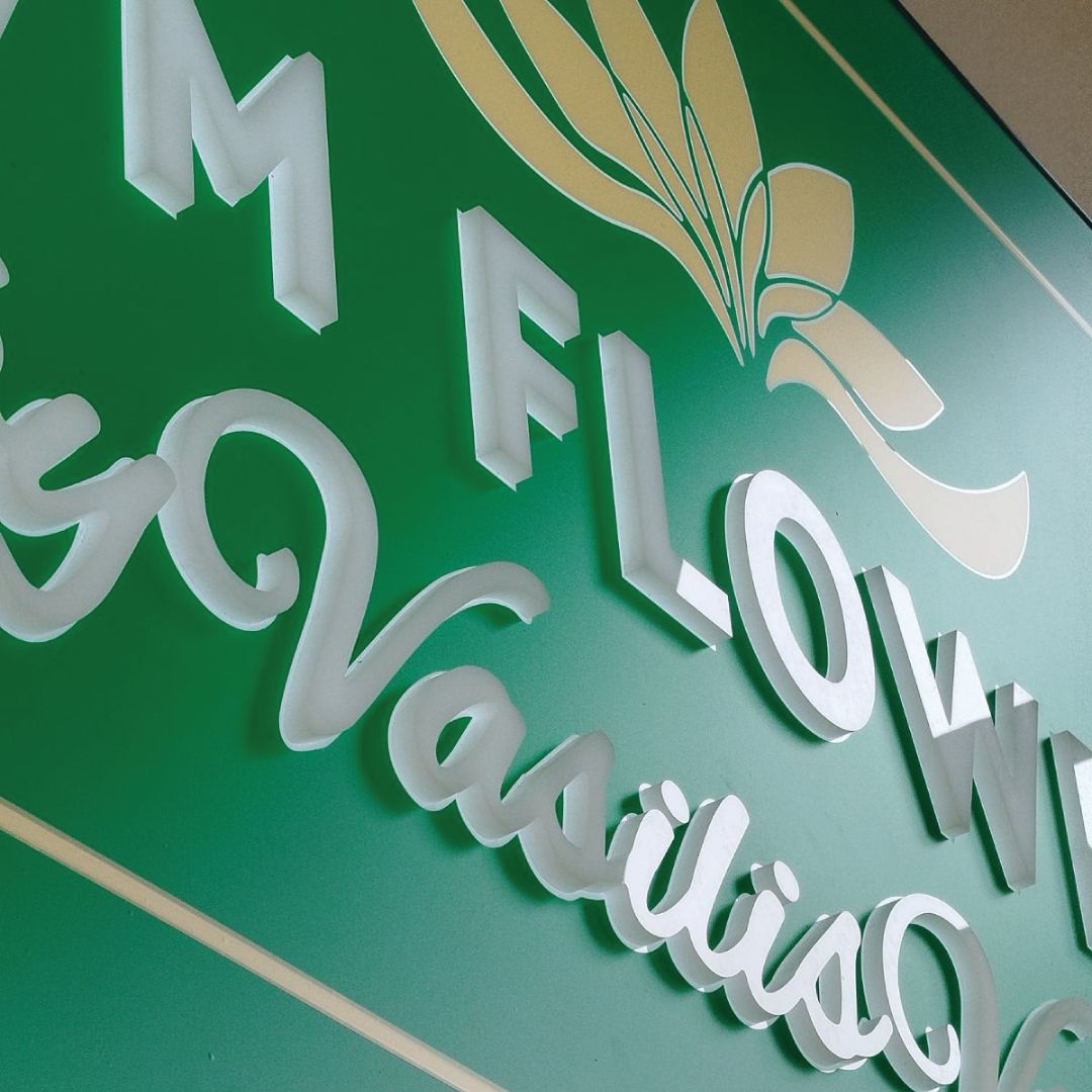 φωτεινη-επιγραφη-αναγλυφα-γραμματα-plexiglass-led-eklisiastika